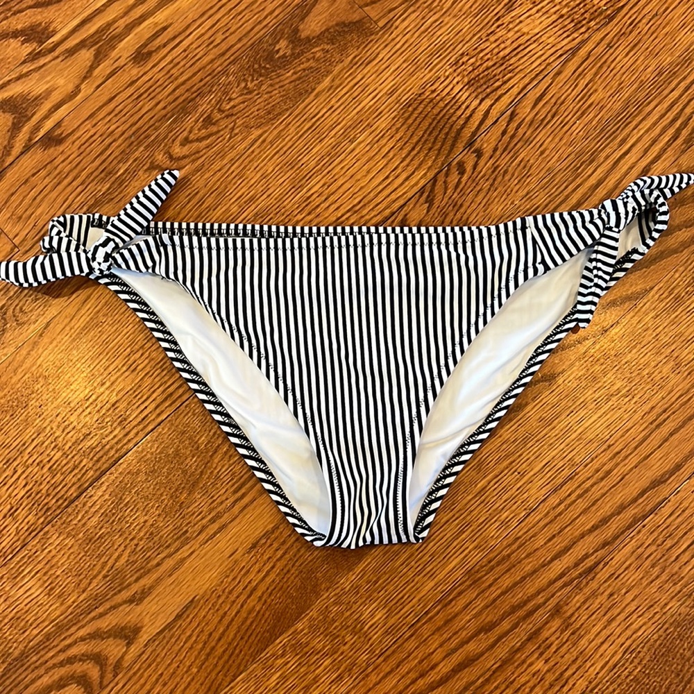 Bikini bottom size L